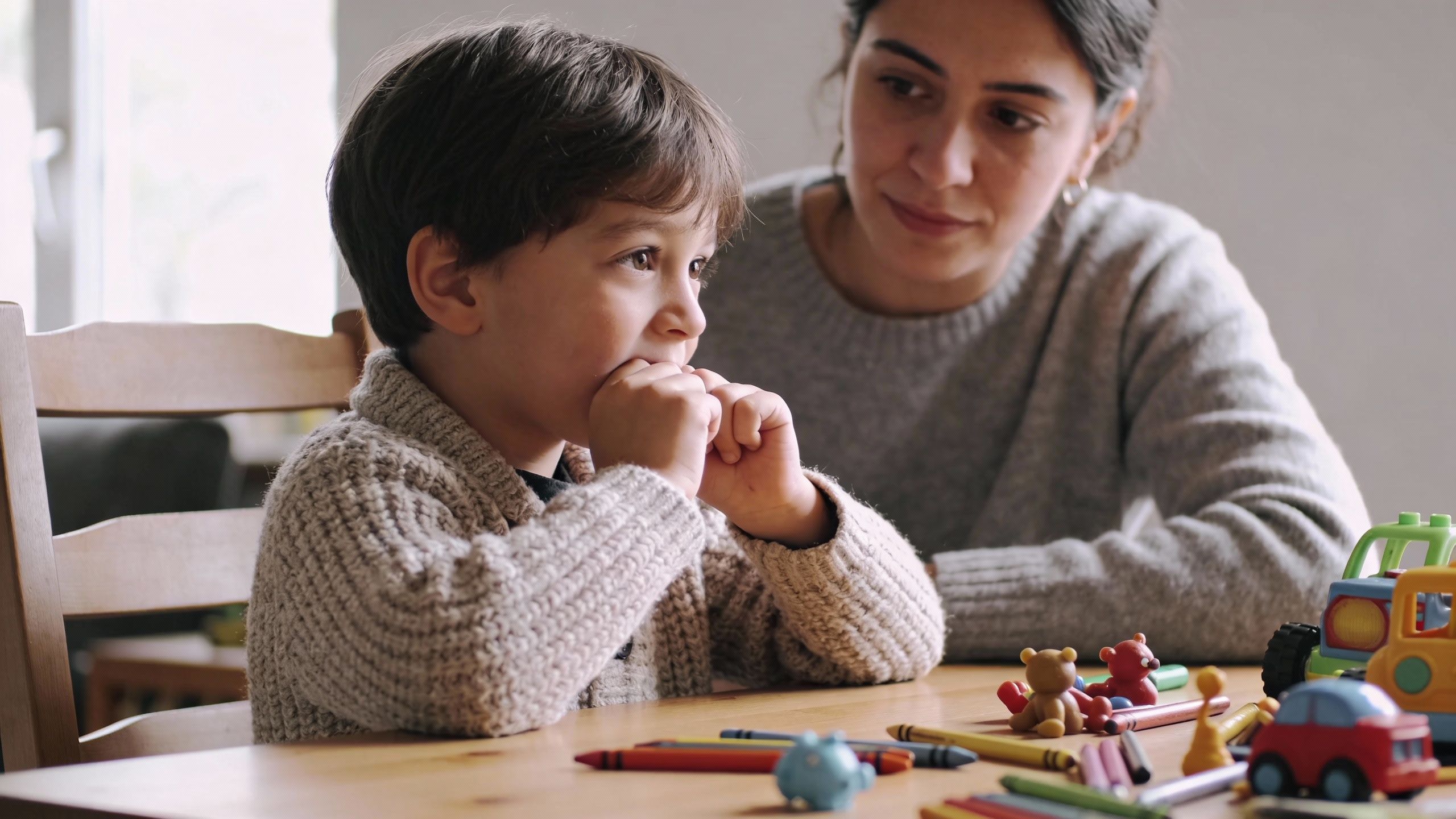 Mon enfant se ronge les ongles : comment comprendre et agir sans dramatiser